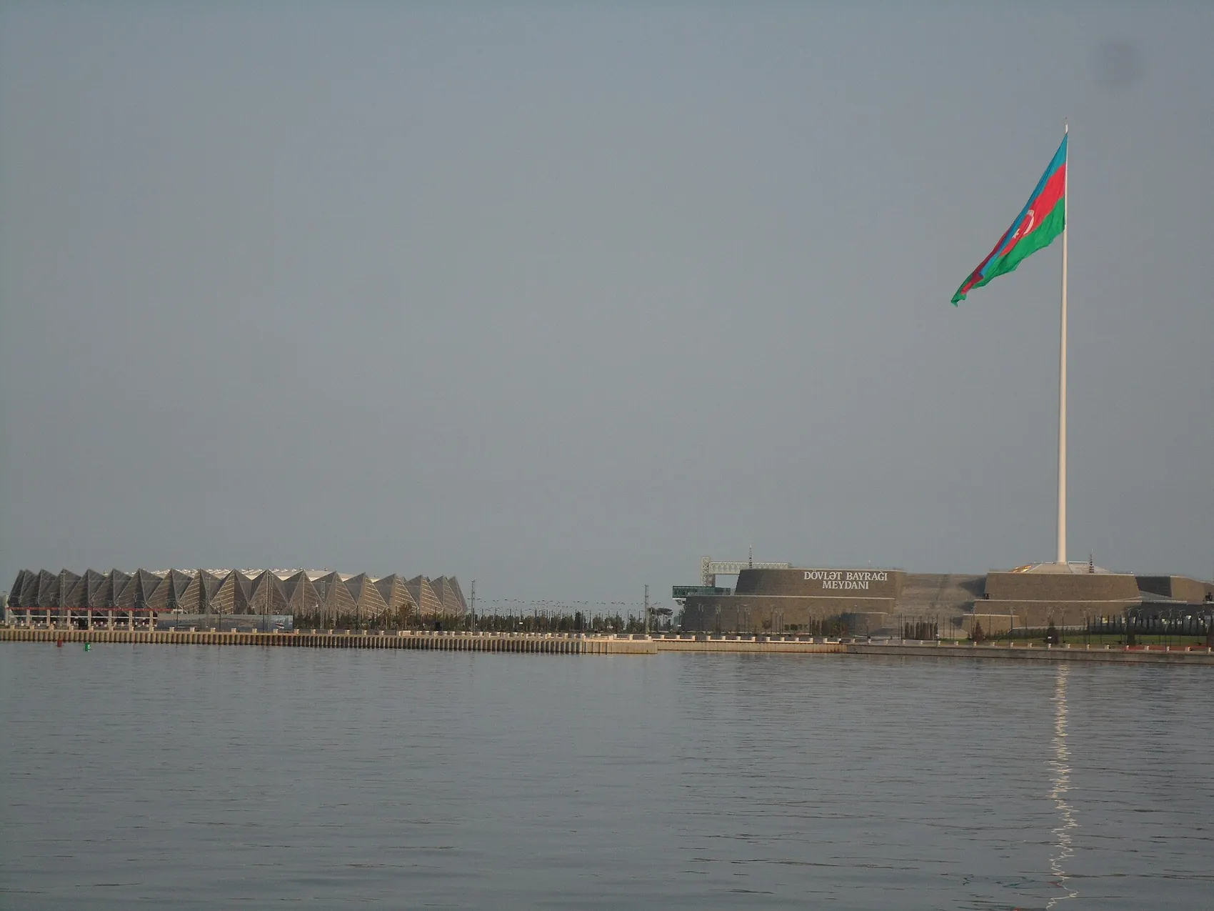 Crystal Hall və Dövlət Bayrağı Meydanı
