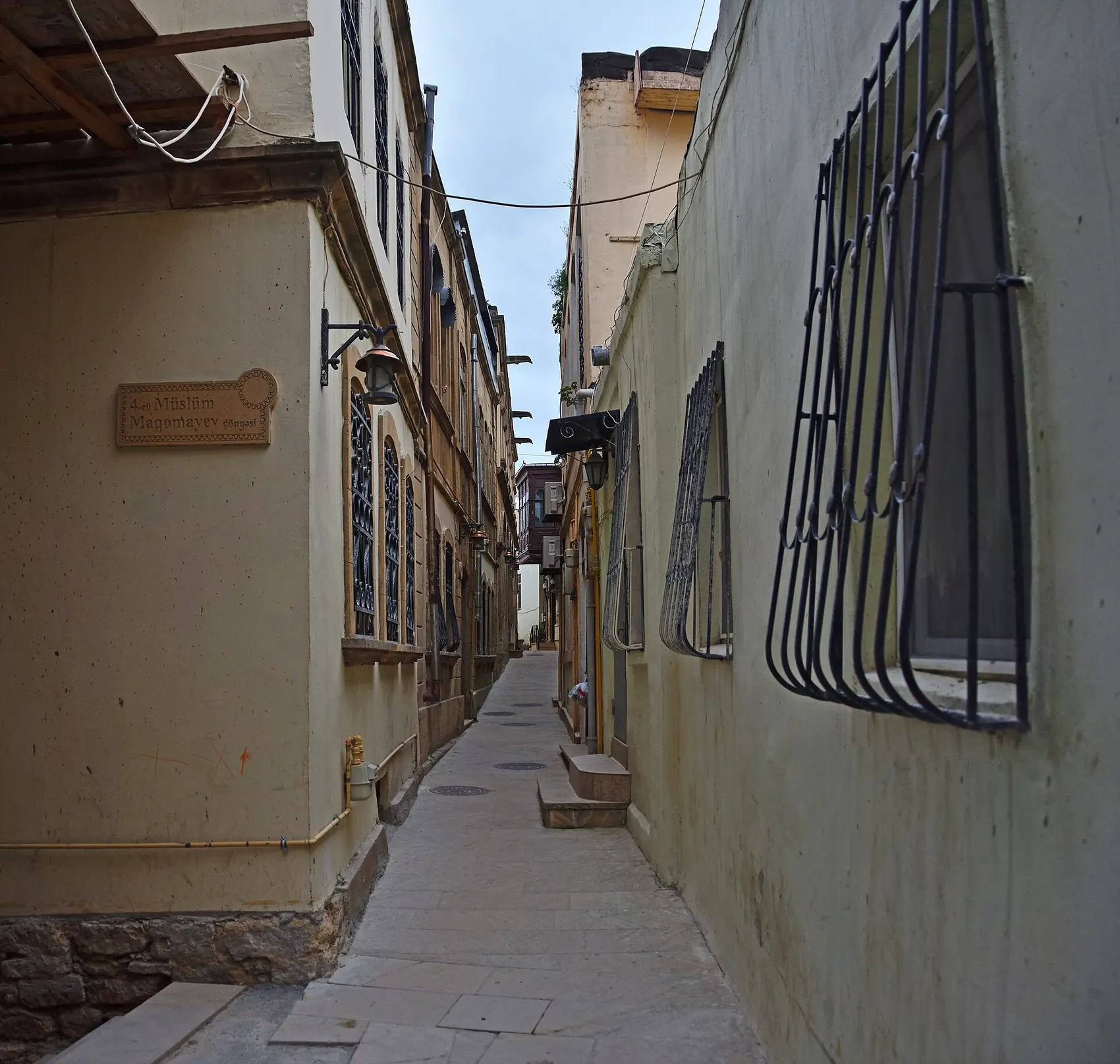 A lane in the upper part of the fortress