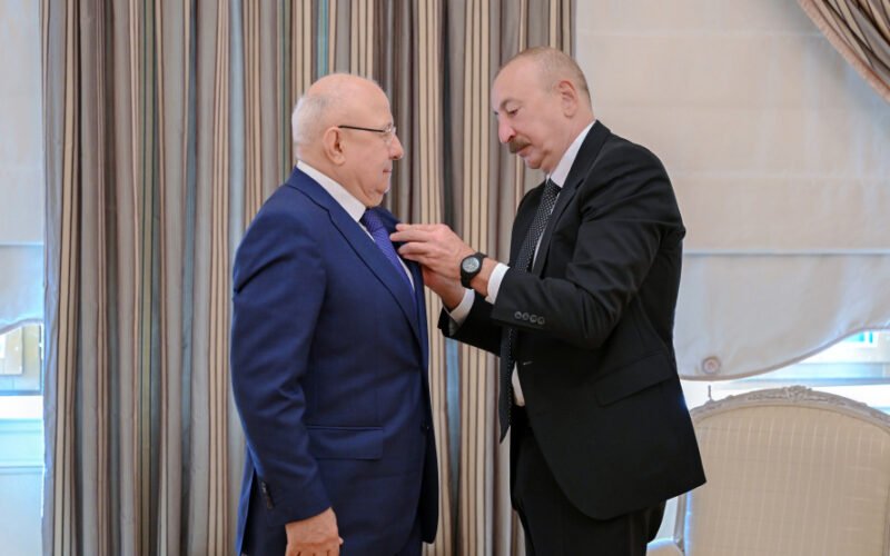 Президент вручил Курбану Курбанову орден «Дружбы»