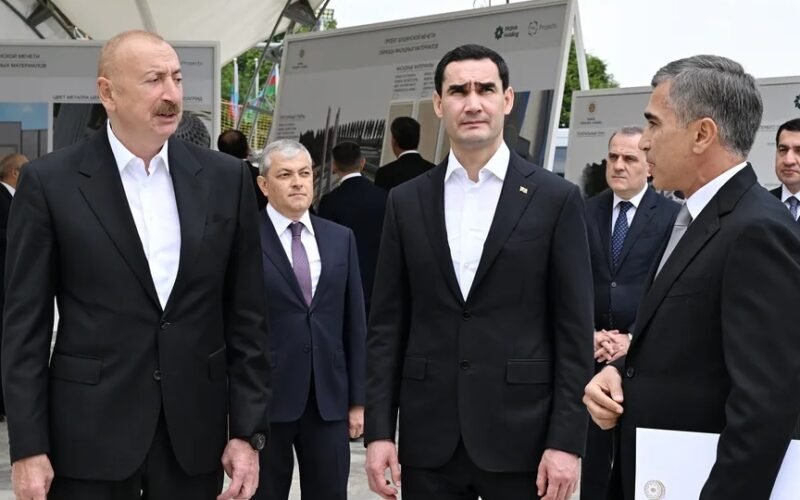 Azərbaycan və Türkmənistan prezidentləri Şuşa məscidində tikinti işlərinin gedişi ilə tanış olublar