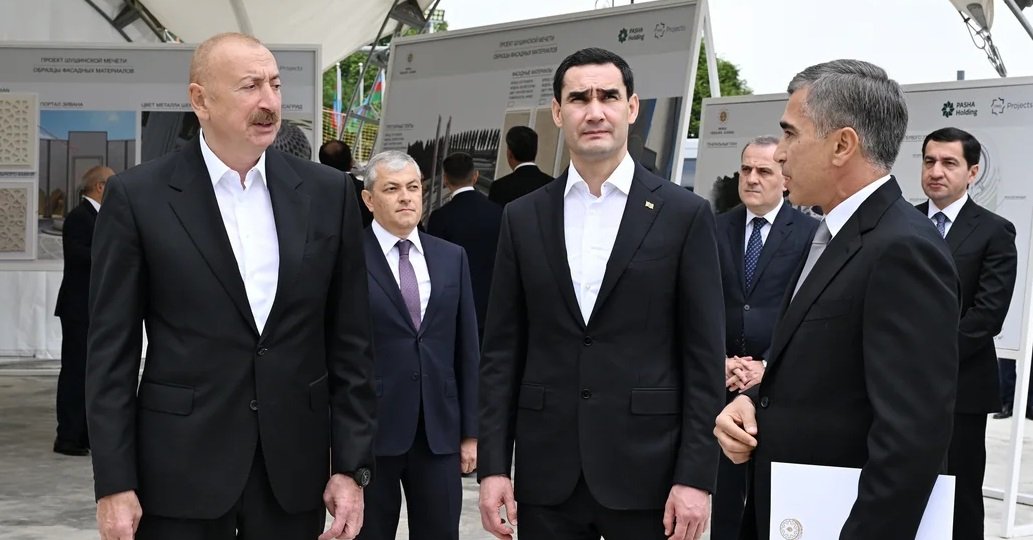 Azərbaycan və Türkmənistan prezidentləri Şuşa məscidində tikinti işlərinin gedişi ilə tanış olublar