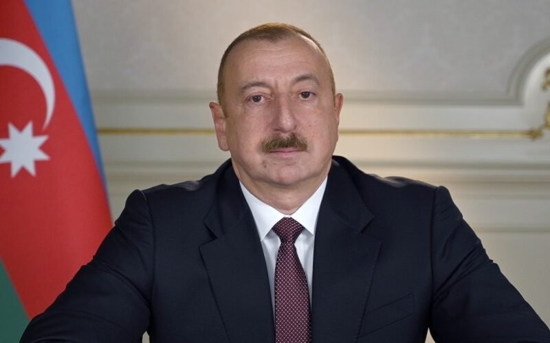 Prezident İlham Əliyev bir qrup dövlət qulluqçusunu təltif edib