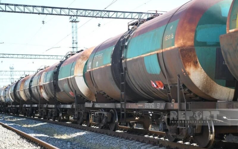 Азербайджан отправил в Армению новые нефтепродукты и транзитные грузы
