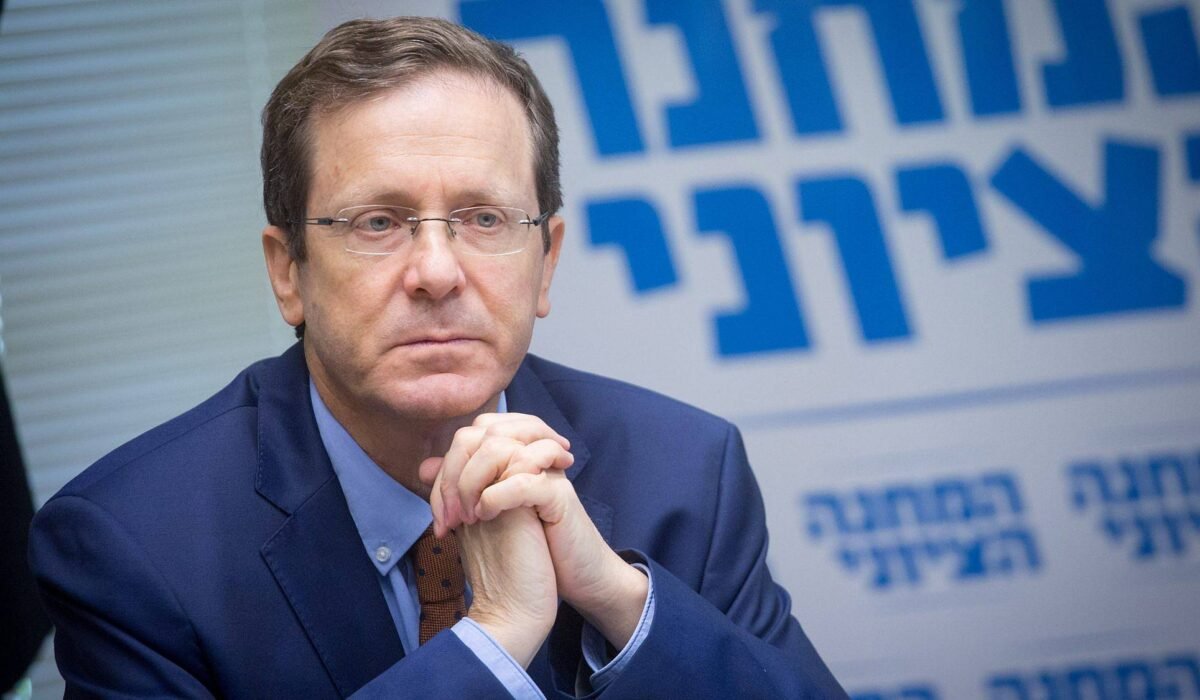 Israeli President’s Helicopter Makes Emergency Landing After Bird Strike