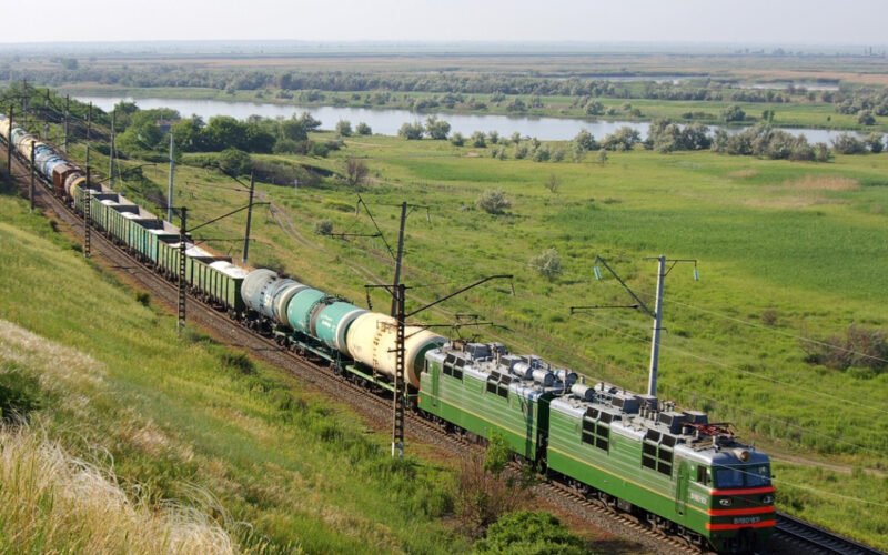 Азербайджан направил Украине 40 тонн гуманитарной помощи в виде электрооборудования