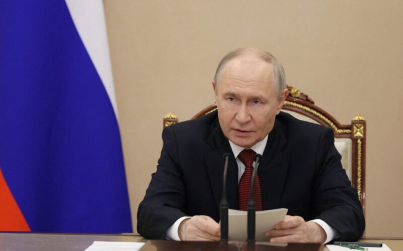 Путин провел совещание по топливному кризису