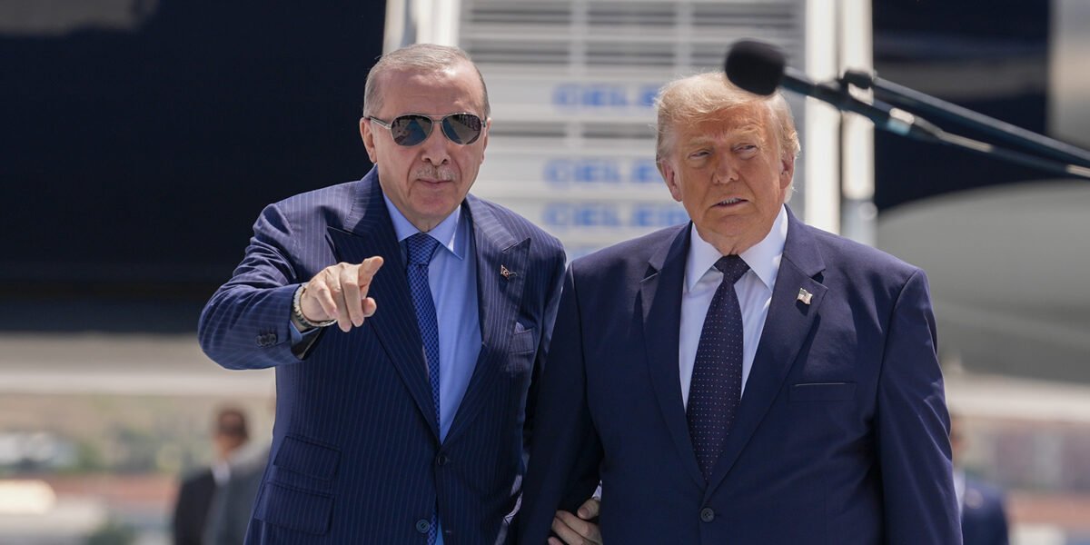 Tramp NATO Sammiti üçün Ankaradadır: Ərdoğan hava limanında qarşıladı
