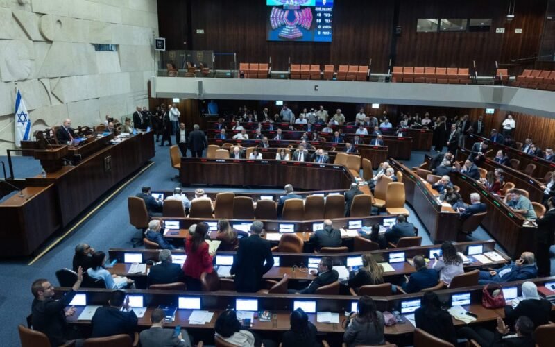 Knesset məcburi hərbi xidmət müddətini 32 aya qədər uzadıb