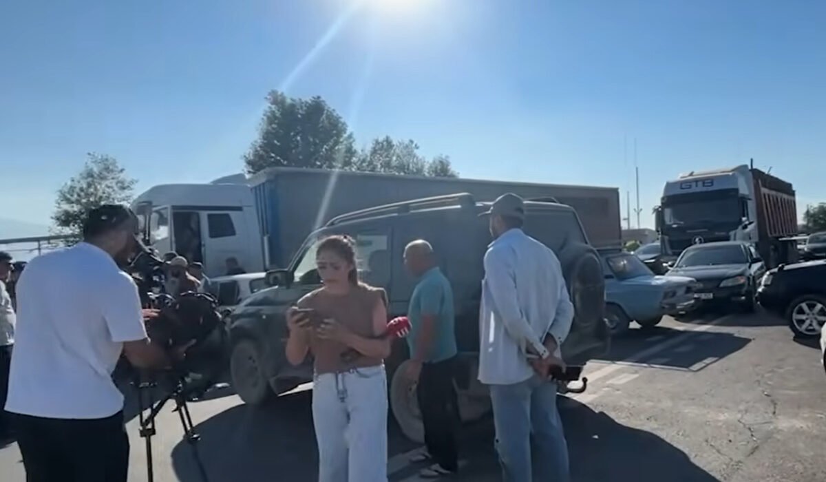 Ermənistan fermerləri pomidor məhsulunun satışı ilə bağlı problemlərə görə etiraz aksiyası keçiriblər