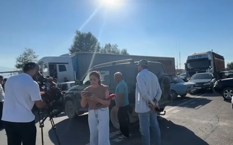 Ermənistan fermerləri pomidor məhsulunun satışı ilə bağlı problemlərə görə etiraz aksiyası keçiriblər
