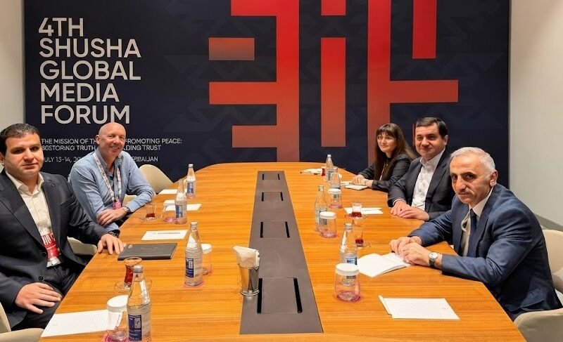 Hikmət Hacıyev “TikTok” və “LinkedIn” nümayəndələri ilə görüşüb