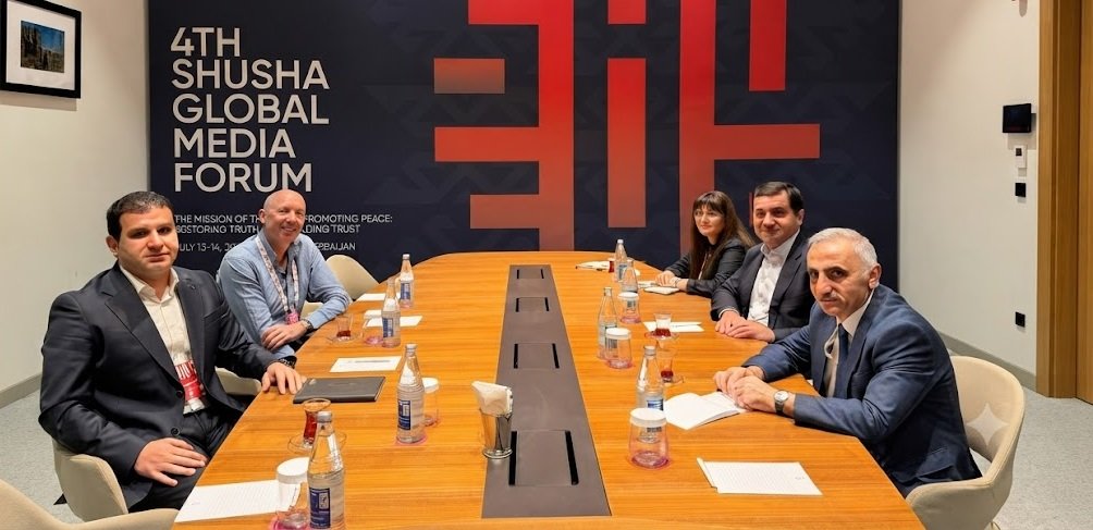 Hikmet Hajiyev meets with TikTok and LinkedIn representatives
