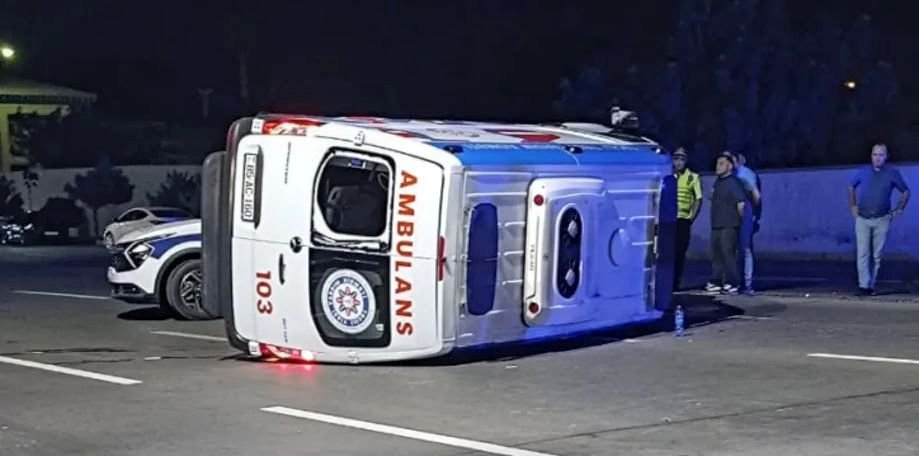 Naxçıvanda ağır yol qəzası: Təcili yardım maşını aşıb, yaralılar var