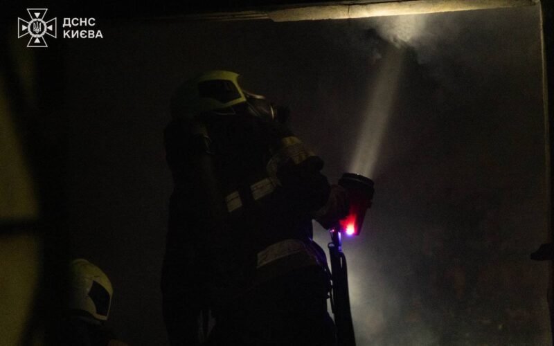 Missile and drone attack on Kyiv: Fire in residential building
