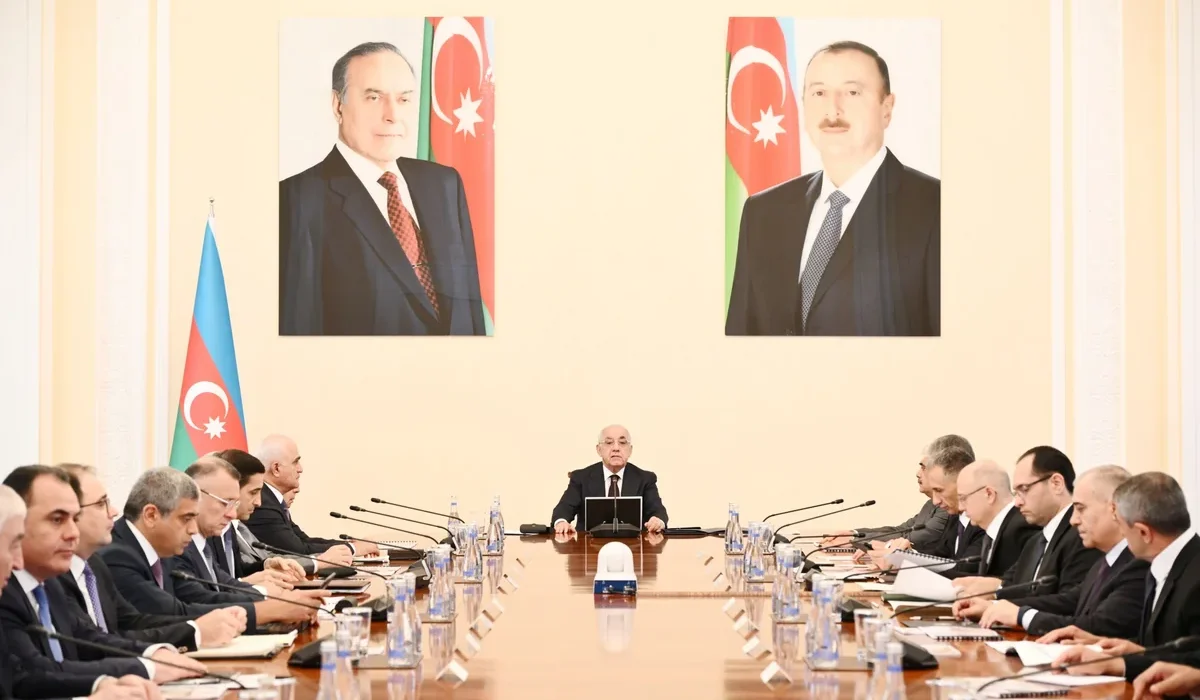 Prime Minister Ali Asadov at the Cabinet of Ministers meeting.