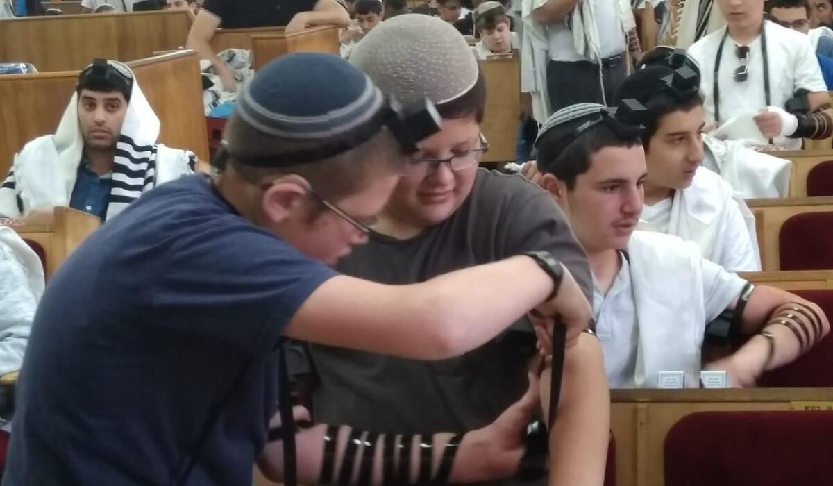 Israel’s Education Ministry approves tefillin wearing in state schools