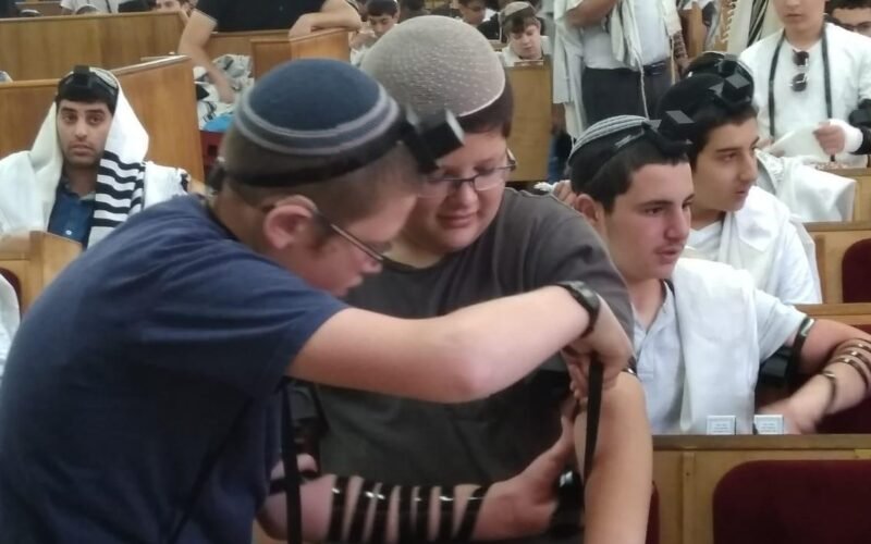 Israel’s Education Ministry approves tefillin wearing in state schools