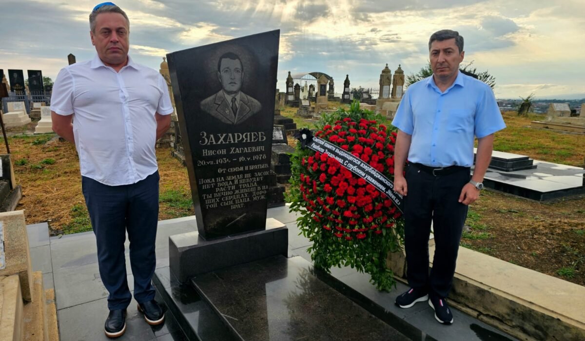 JNews.az team at the grave of Rashbil Zakharyayev