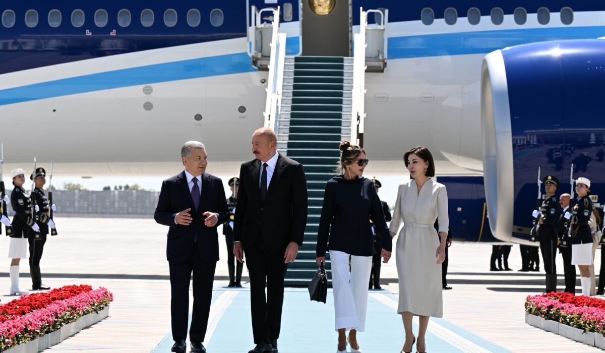 Presidents of Azerbaijan and Uzbekistan at Tashkent airport