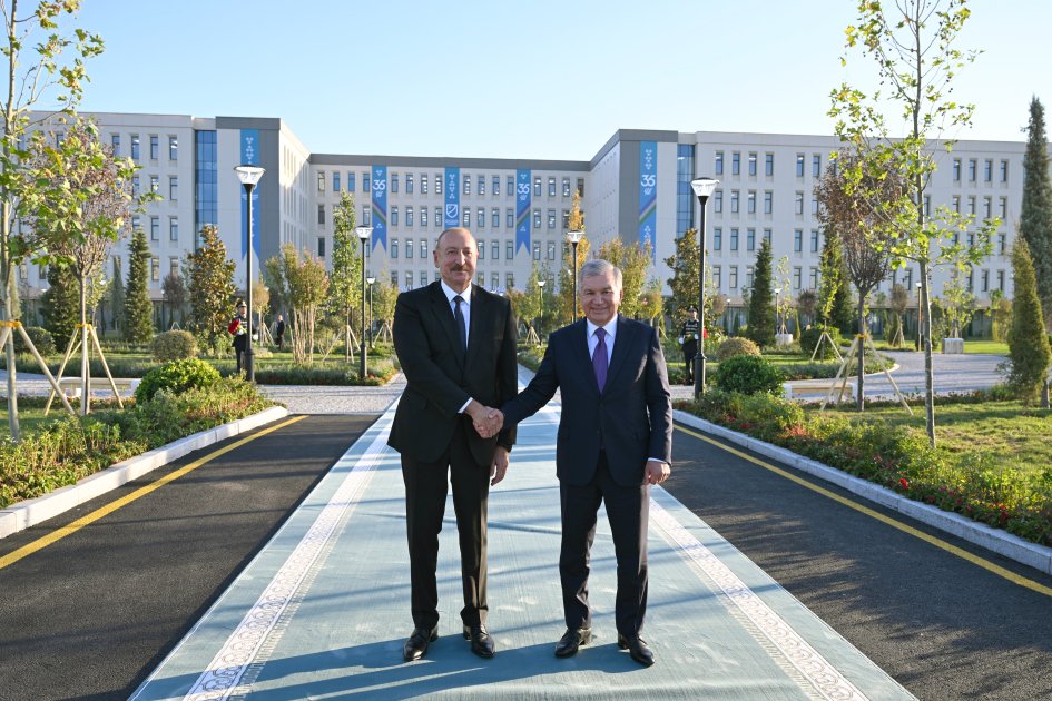 Azərbaycan və Özbəkistan prezidentləri Buxarada Ark qalasını ziyarət ediblər