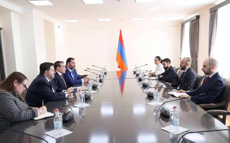 Transport link with Nakhchivan discussed in Yerevan