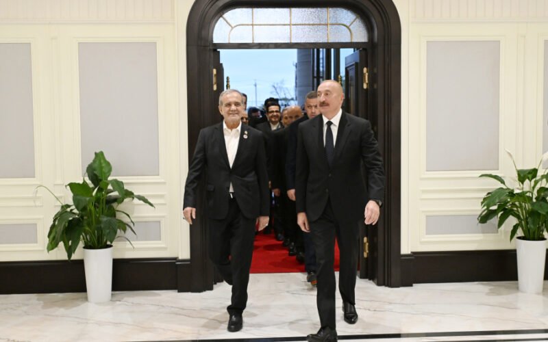 Azərbaycan Prezidenti İlham Əliyev və İran Prezidenti Məsud Pezeşkianın görüşü