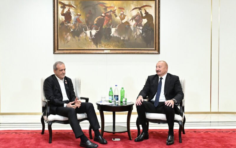 Azərbaycan Prezidenti İlham Əliyev və İran Prezidenti Məsud Pezeşkianın görüşü