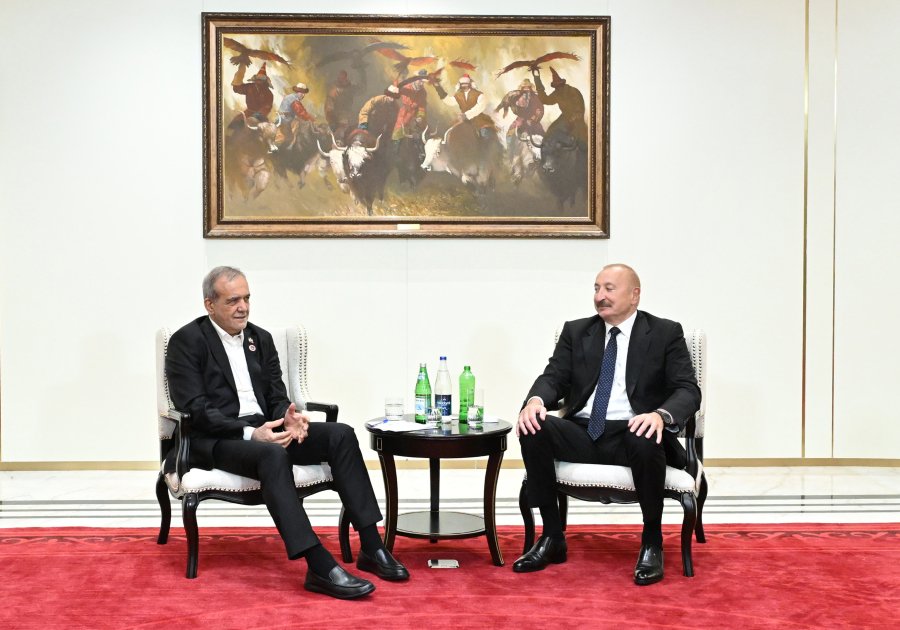 Azərbaycan Prezidenti İlham Əliyev və İran Prezidenti Məsud Pezeşkianın görüşü
