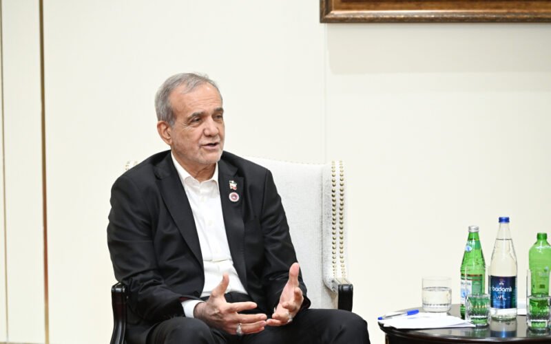 Azərbaycan Prezidenti İlham Əliyev və İran Prezidenti Məsud Pezeşkianın görüşü