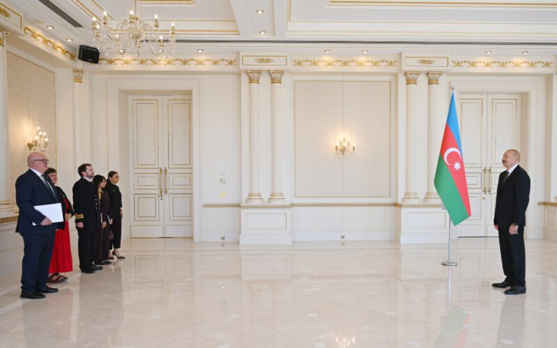 Ильхам Алиев принял нового посла Великобритании