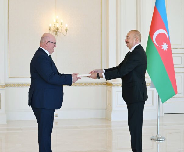 Ильхам Алиев принял нового посла Великобритании