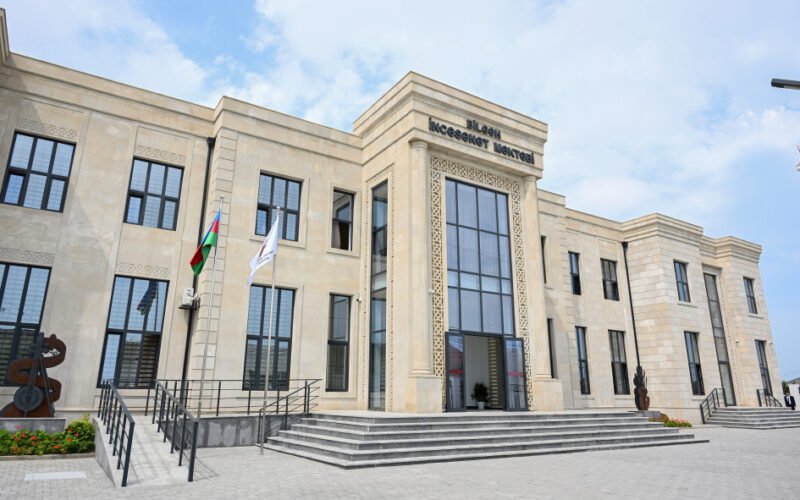 Вид на новое здание Бильгяхской школы искусств