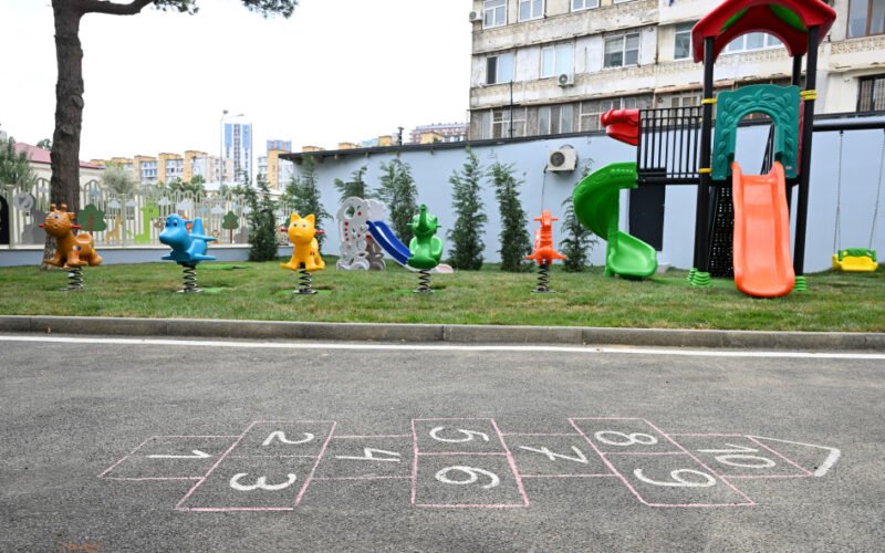 Mehriban Aliyeva and family members at the opening of Kindergarten No. 352