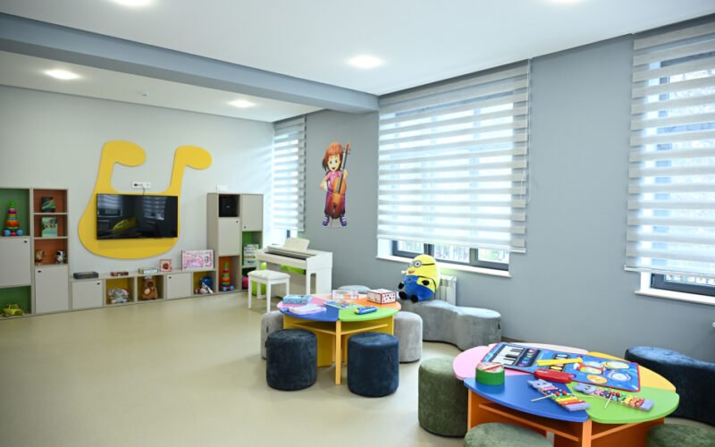 Mehriban Aliyeva and family members at the opening of Kindergarten No. 352