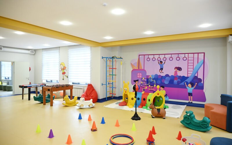 Mehriban Aliyeva and family members at the opening of Kindergarten No. 352