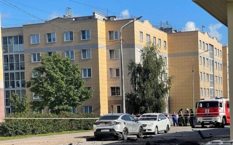Сотрудники правоохранительных органов на месте происшествия