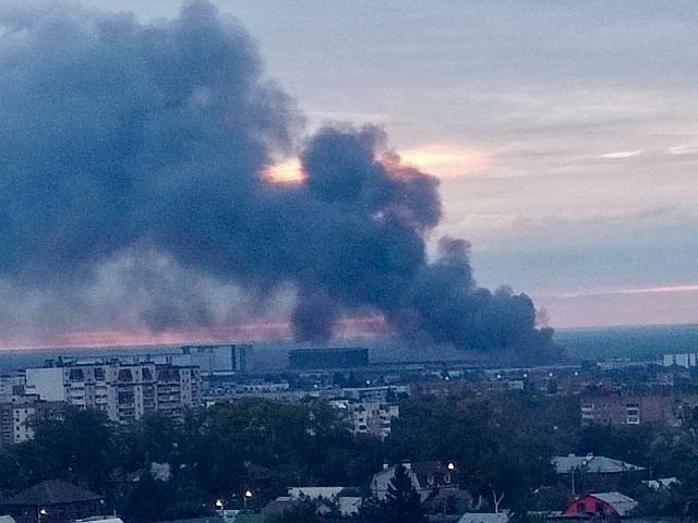 Пожарная техника на месте происшествия в промзоне под Москвой