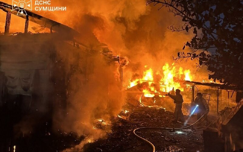 Спасатели ГСЧС Украины на месте ликвидации последствий ночного удара