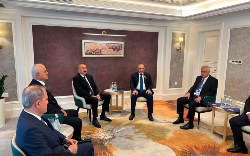 Azərbaycan Prezidenti İlham Əliyev və Ermənistanın Baş naziri Nikol Paşinyan Bişkekdə görüş zamanı