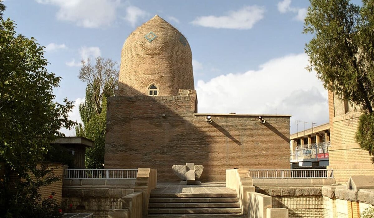 Həmədanda Ester və Mordexay türbəsi