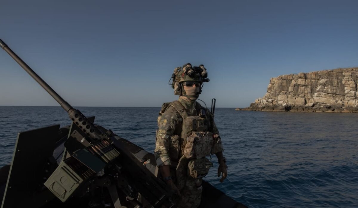 Военный катер в акватории Чёрного моря