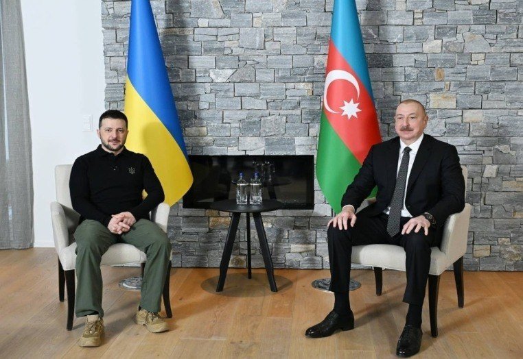 Prezident İlham Əliyev Zelenskini təbrik edib