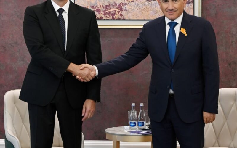 Azərbaycan Prezidenti İlham Əliyev və Ermənistanın Baş naziri Nikol Paşinyan Bişkekdə görüş zamanı