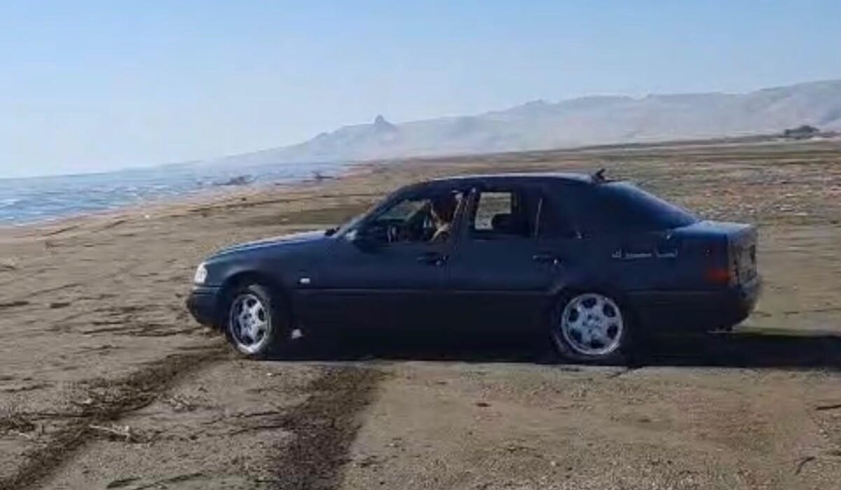 Siyəzəndə yol polisinin keçirdiyi reyd zamanı saxlanılan avtomobil