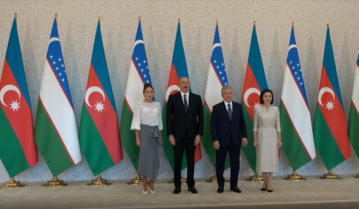 Presidents and First Ladies of Azerbaijan and Uzbekistan take a joint photo