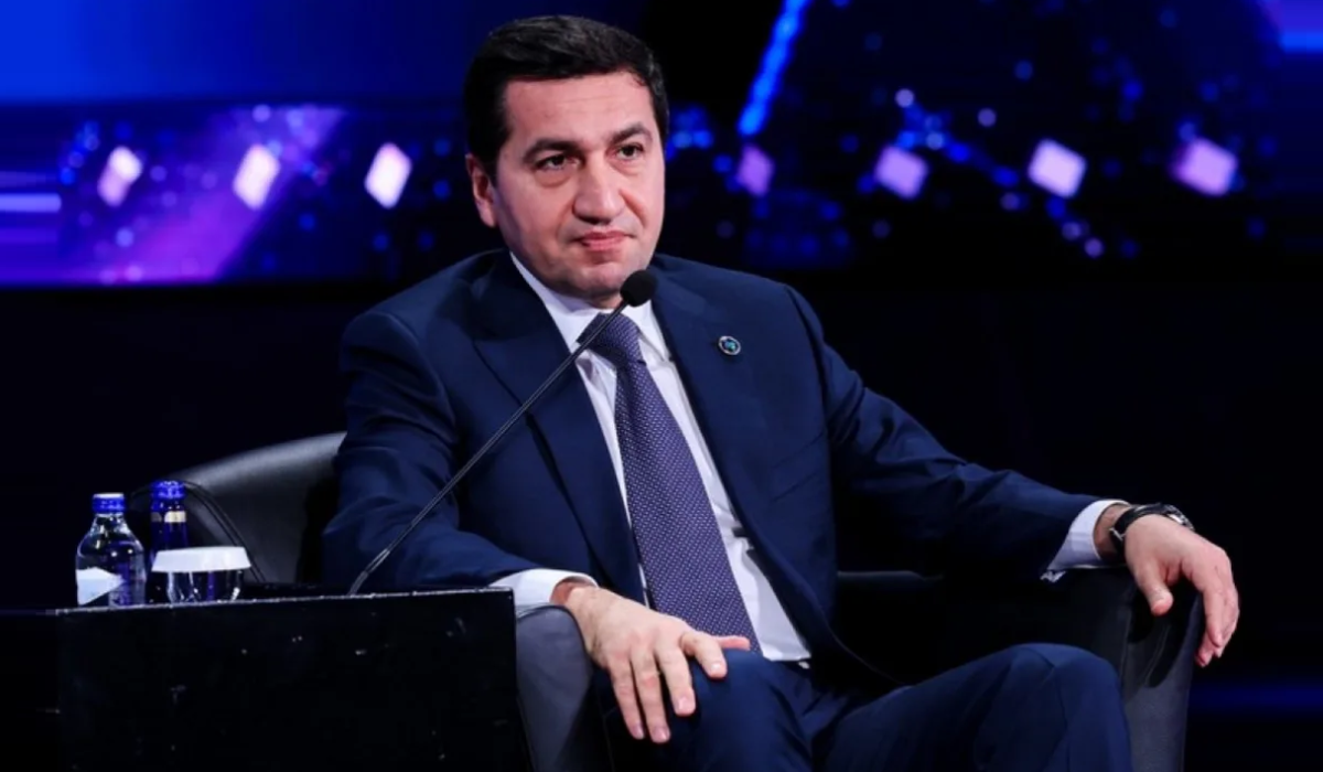 Zelenski Azərbaycan Prezidentinin köməkçisi Hikmət Hacıyevi təltif edib