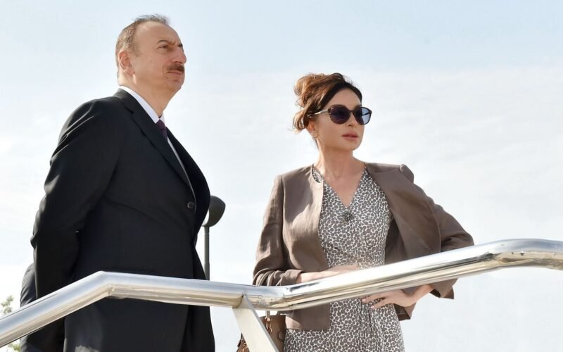 President and First Lady visited Ismail Samani Mausoleum in Bukhara