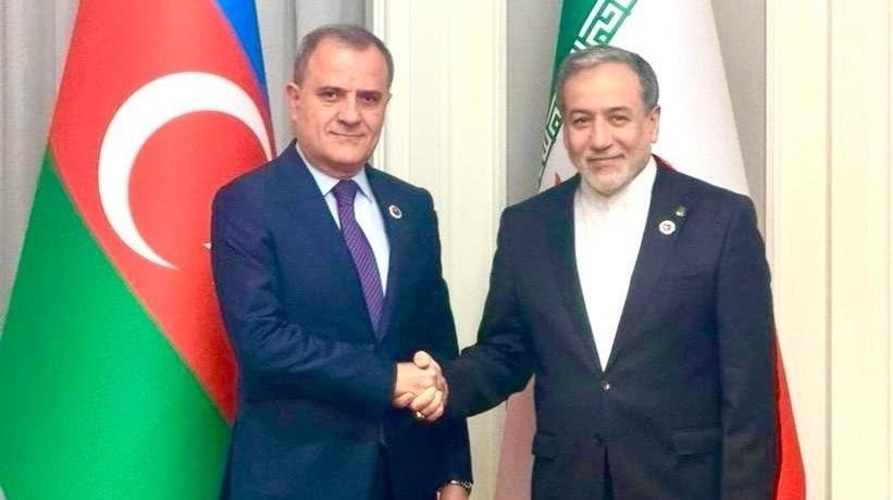 Azerbaijani Foreign Minister Jeyhun Bayramov and Iranian Foreign Minister Abbas Araghchi during the meeting.