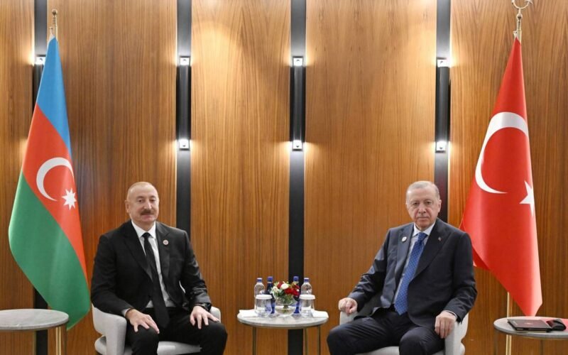 Azərbaycan və Türkiyə prezidentləri İlham Əliyev və Rəcəb Tayyib Ərdoğan Bişkekdəki görüşdə