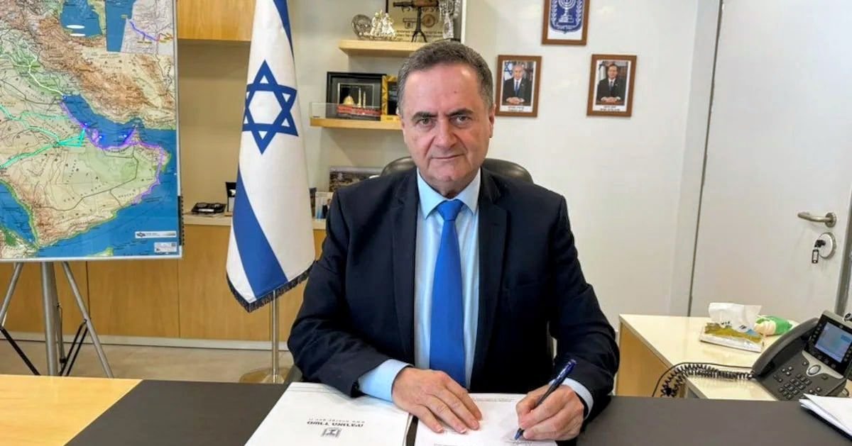 İsrailin müdafiə naziri İsrael Kats tədbirdə çıxış edir.